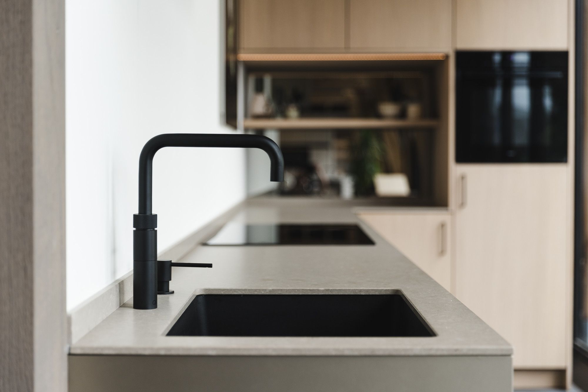 Zwarte Quooker kraan met spoelbak Zwarte Quooker kraan met spoelbak