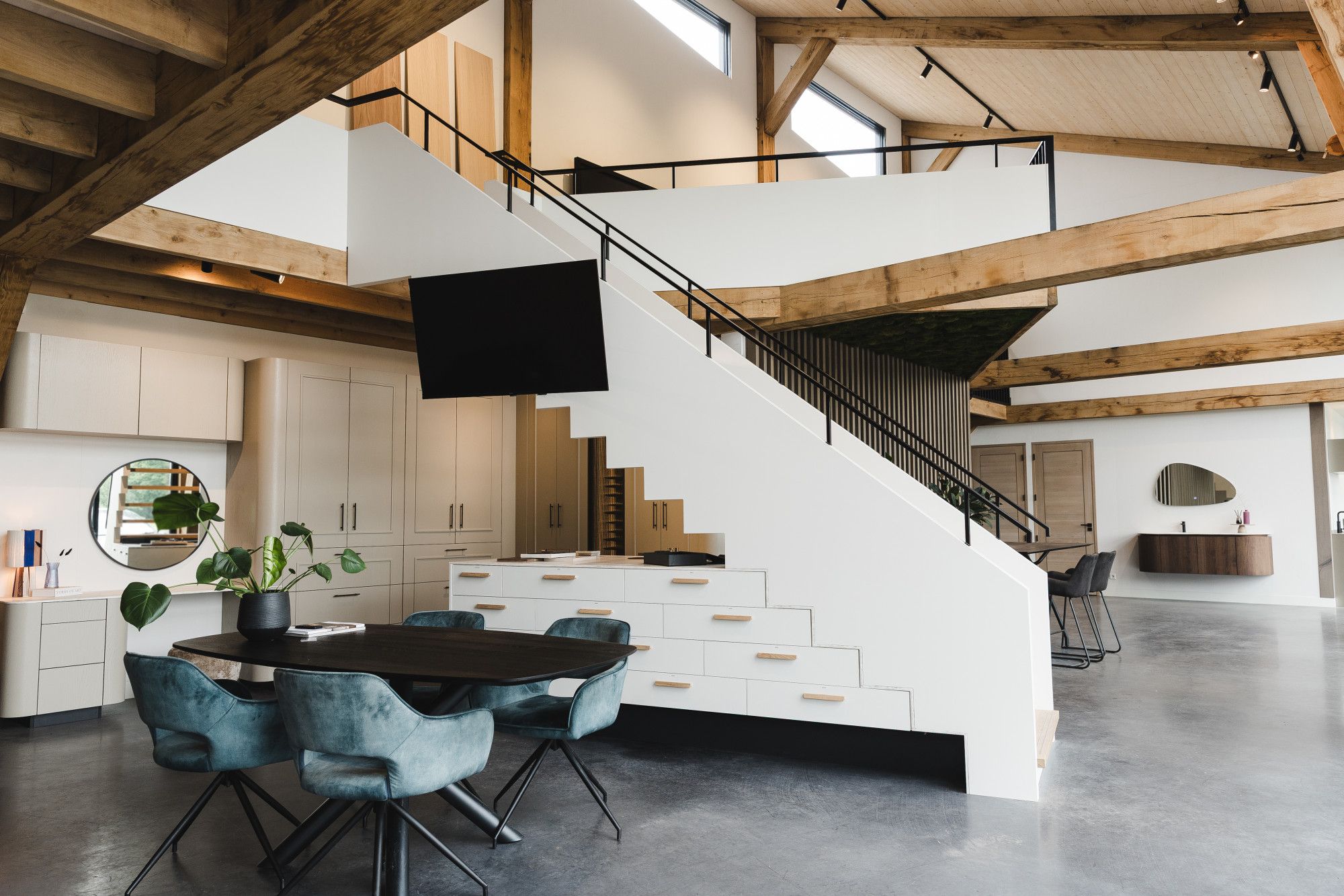 Overzichtsfoto van de showroom Overzichtsfoto van de showroom