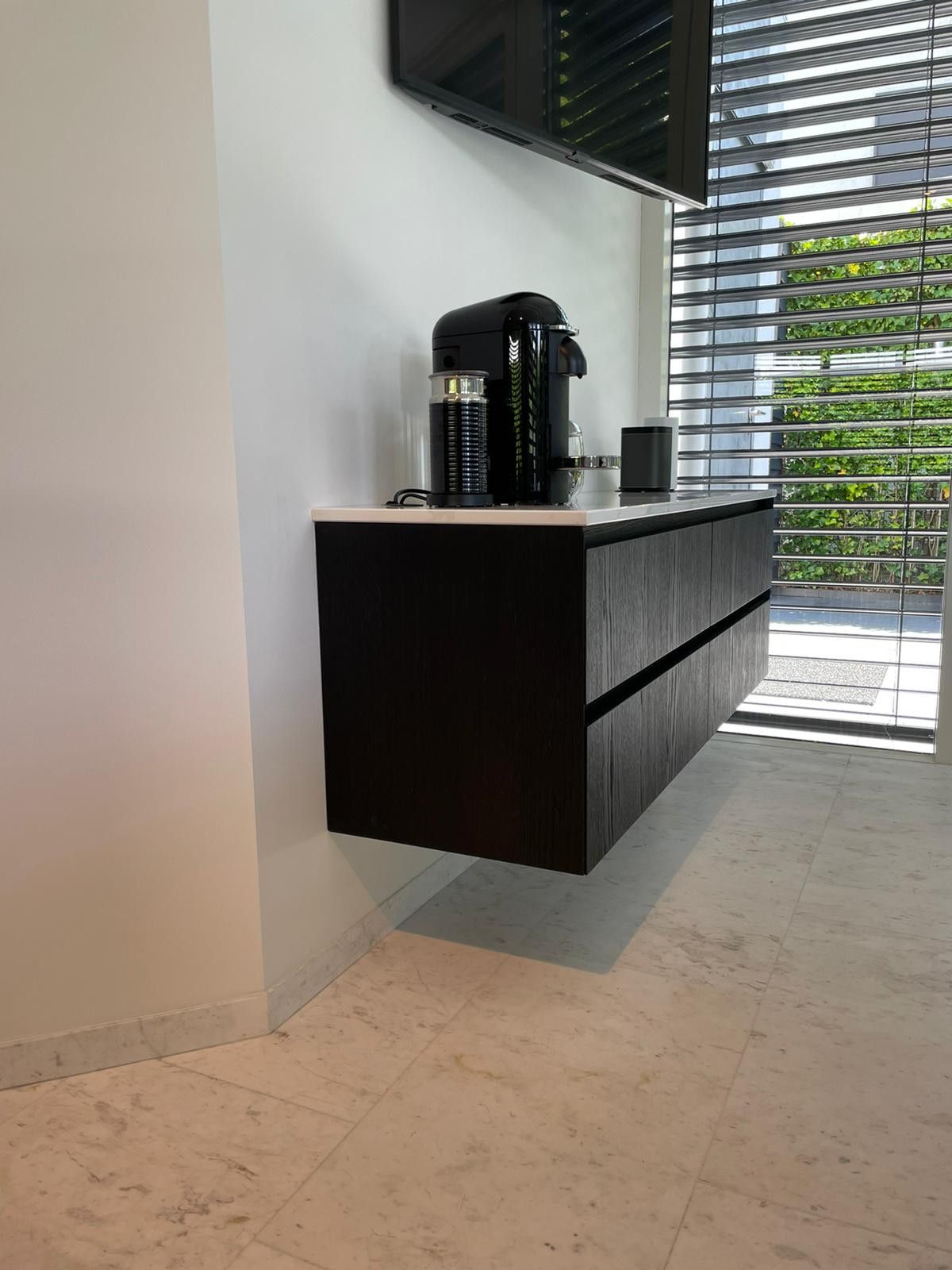 Koffie corner in zwart hout