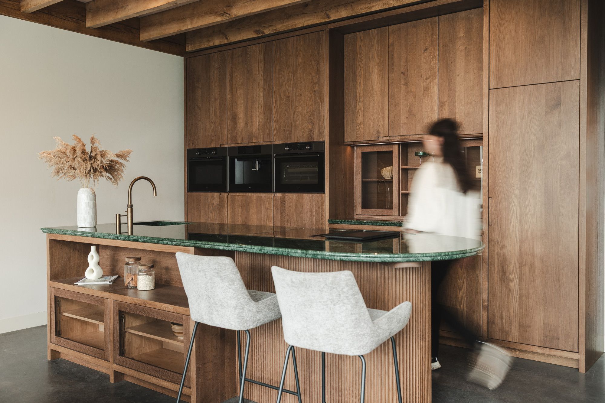 Compleet massieve keuken in showroom